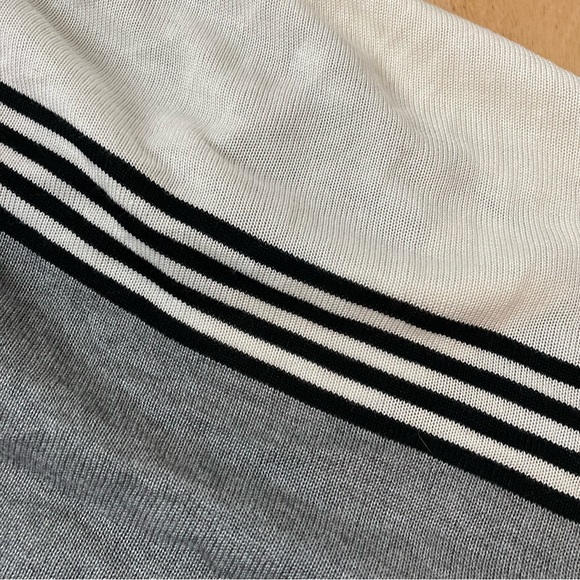 HOST PICK Avenue Size 4 Black, Grey & White Cardigan NWT - Picture 3 of 9